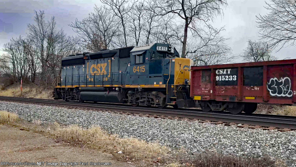 CSX 6415 leads L320.